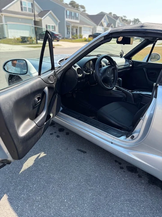 2000 Mazda NB MX-5 Miata - Image 2 of 13