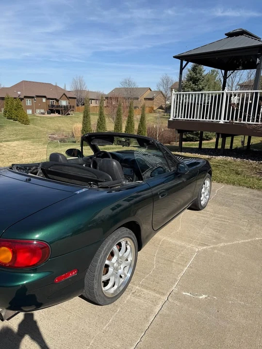 2000 Mazda NB MX-5 Miata - Image 2 of 11