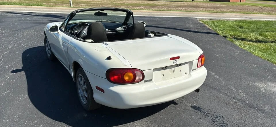 2000 Mazda NB MX-5 Miata - Image 5 of 9