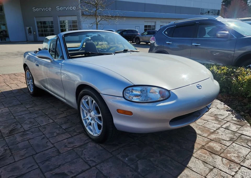 2000 Mazda NB MX-5 Miata - Image 5 of 8
