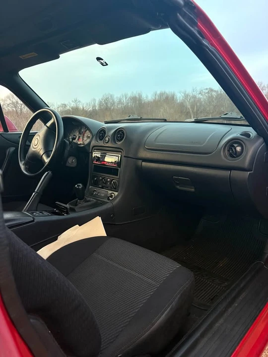 2000 Mazda NB MX-5 Miata - Image 5 of 8