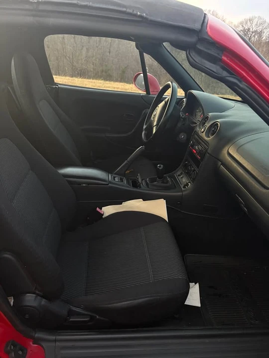 2000 Mazda NB MX-5 Miata - Image 6 of 8