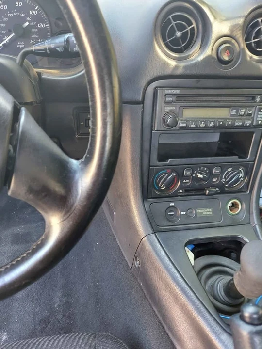 2000 Mazda NB MX-5 Miata - Image 13 of 17
