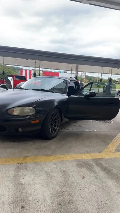 2000 Mazda NB MX-5 Miata - Image 9 of 13