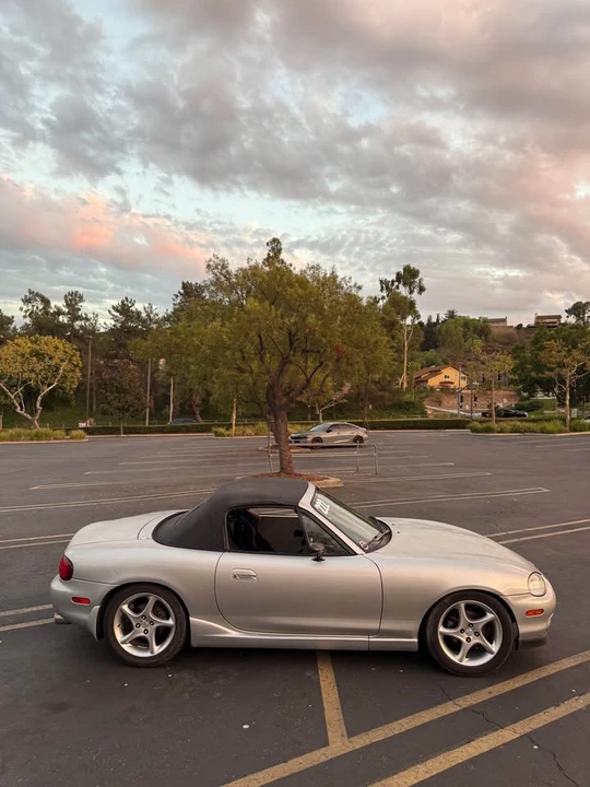 2000 Mazda NB MX-5 Miata - Image 2 of 13