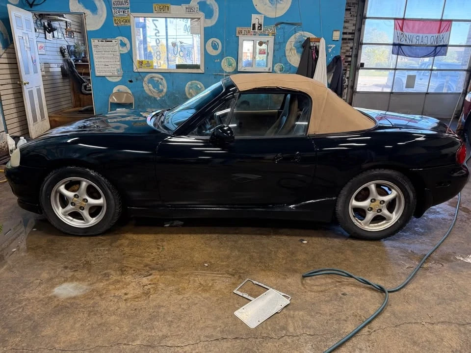 2000 Mazda NB MX-5 Miata - Image 3 of 4