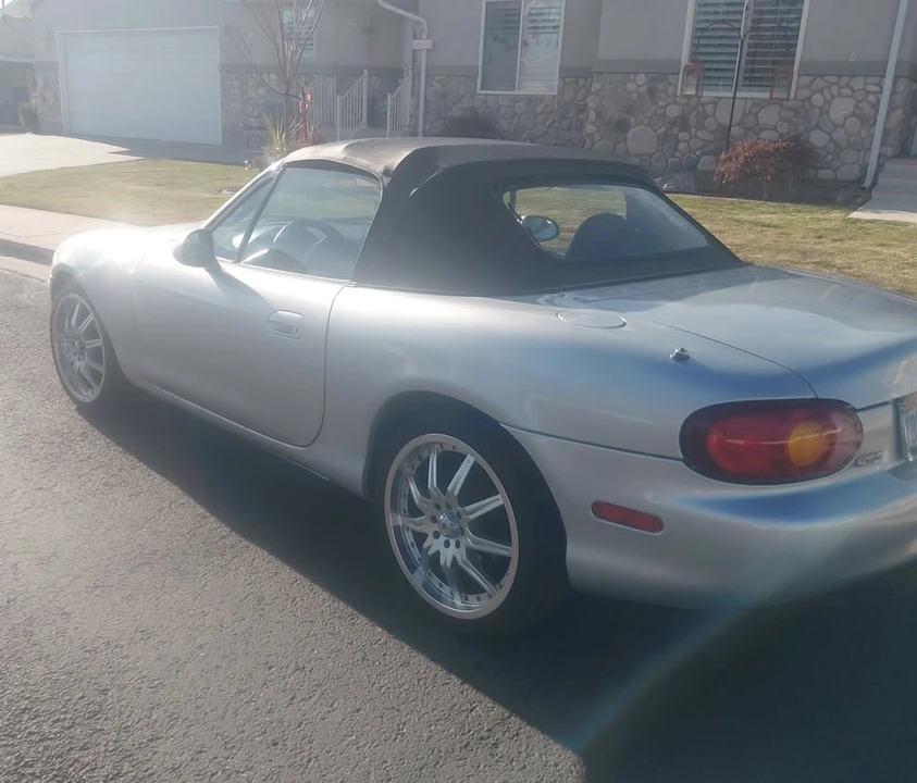 2000 Mazda NB MX-5 Miata - Image 3 of 4