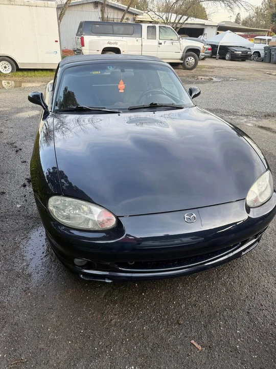 2000 Mazda NB MX-5 Miata - Image 2 of 4