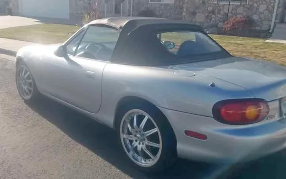 2000 Mazda MX-5 Miata Convertible
