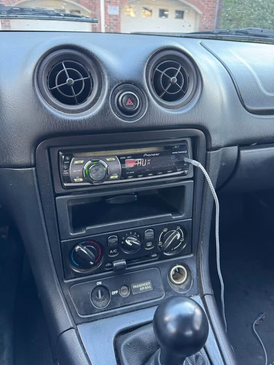 2000 Mazda NB MX-5 Miata - Image 13 of 18