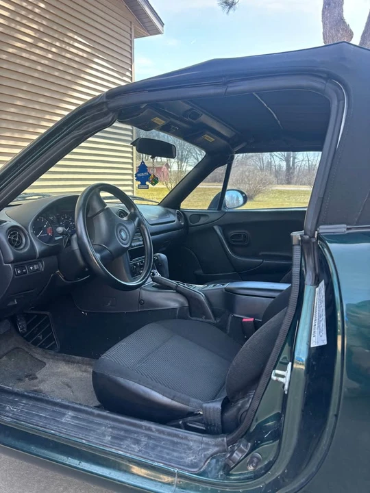2000 Mazda NB MX-5 Miata - Image 5 of 12