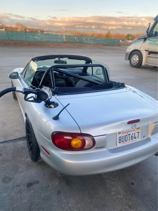 2000 Mazda NB MX-5 Miata - Image 4 of 8