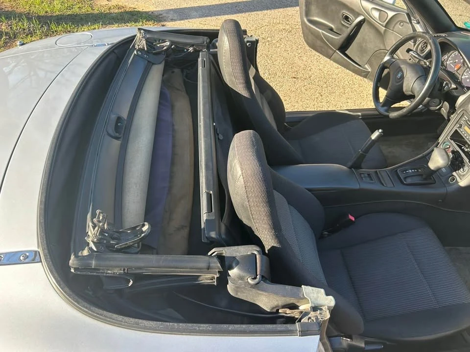 2000 Mazda NB MX-5 Miata - Image 17 of 20