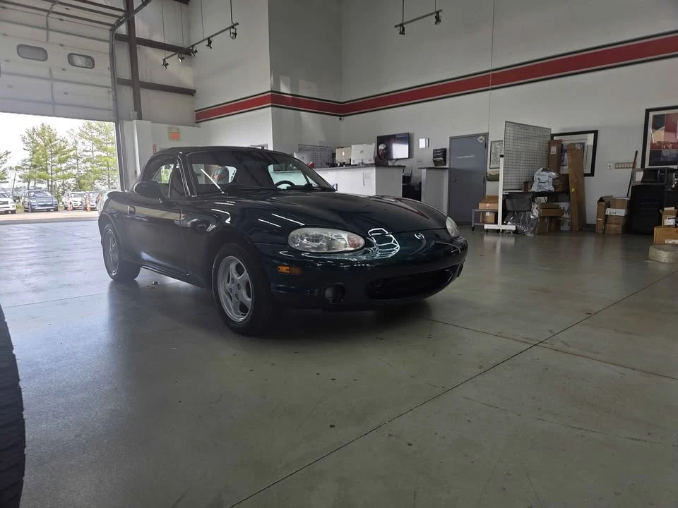 2000 Mazda NB MX-5 Miata - Image 2 of 5