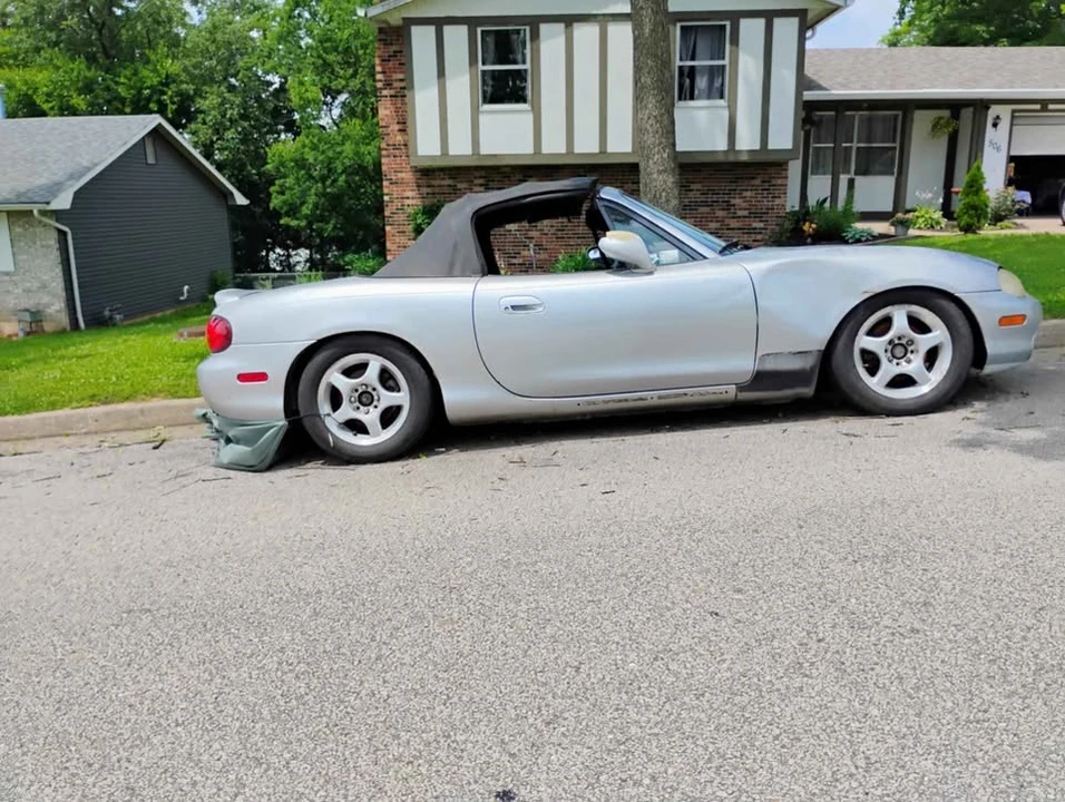 2000 Mazda NB MX-5 Miata - Image 2 of 6