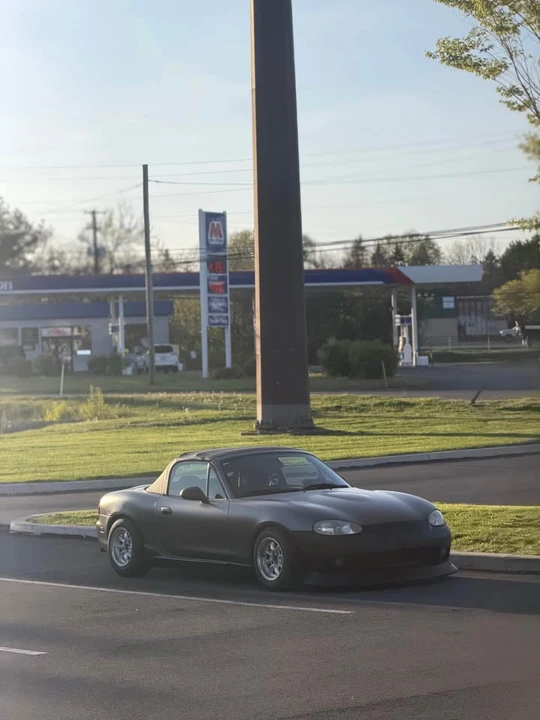 2000 Mazda NB MX-5 Miata - Image 2 of 6