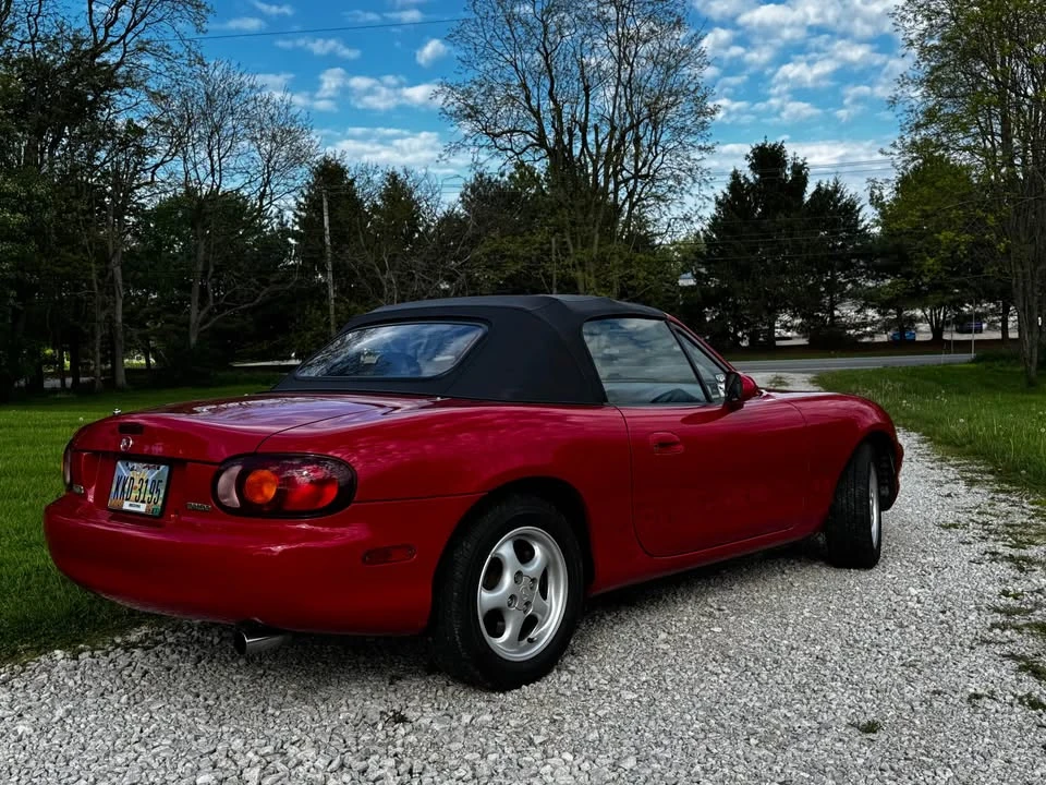 2000 Mazda NB MX-5 Miata - Image 2 of 9