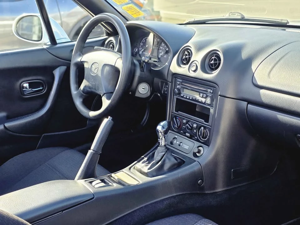 2000 Mazda NB MX-5 Miata - Image 7 of 11