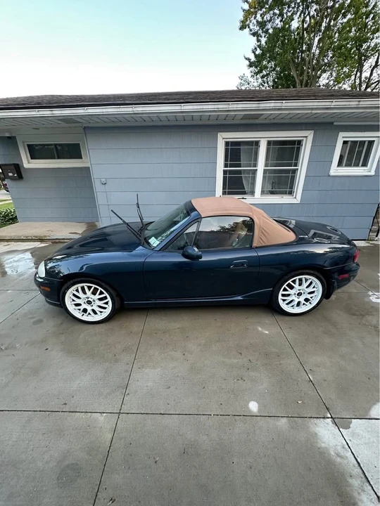 2000 Mazda NB MX-5 Miata - Image 3 of 10
