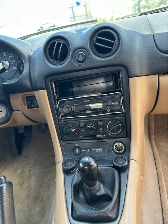 2000 Mazda NB MX-5 Miata - Image 9 of 10