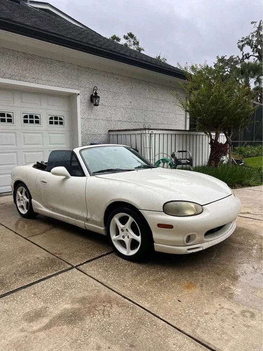2000 Mazda NB MX-5 Miata - Image 5 of 11