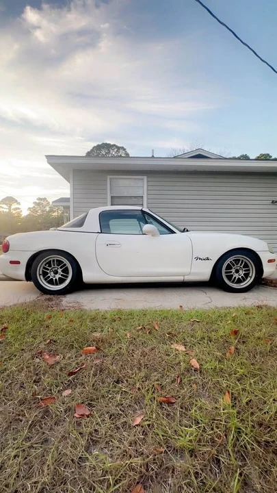 2000 Mazda NB MX-5 Miata - Image 2 of 4