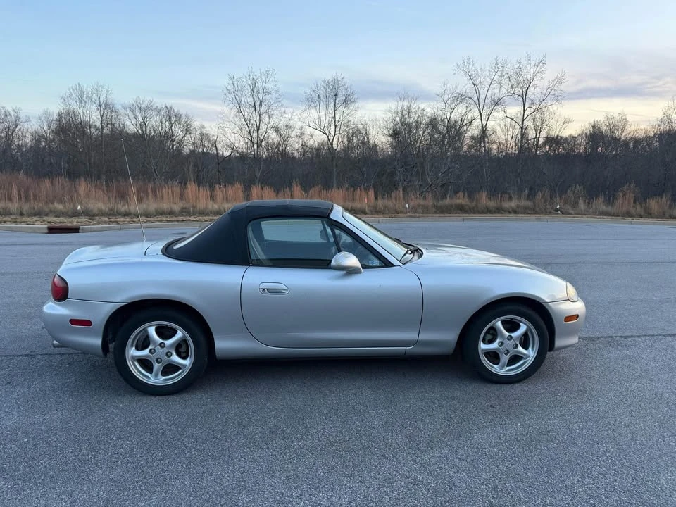 2000 Mazda NB MX-5 Miata - Image 6 of 10