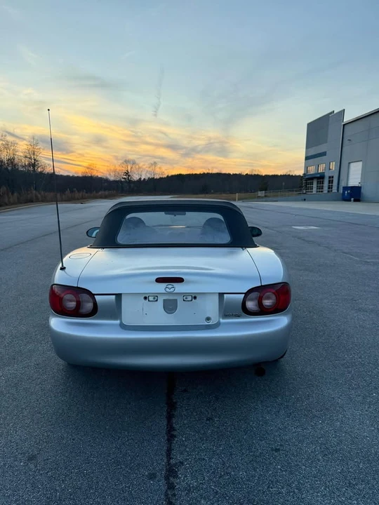 2000 Mazda NB MX-5 Miata - Image 9 of 10