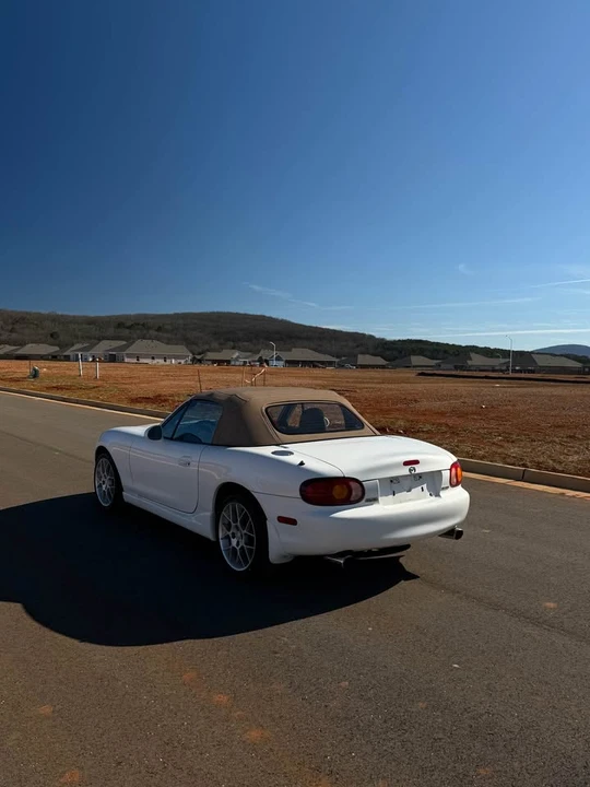 2000 Mazda NB MX-5 Miata - Image 5 of 18