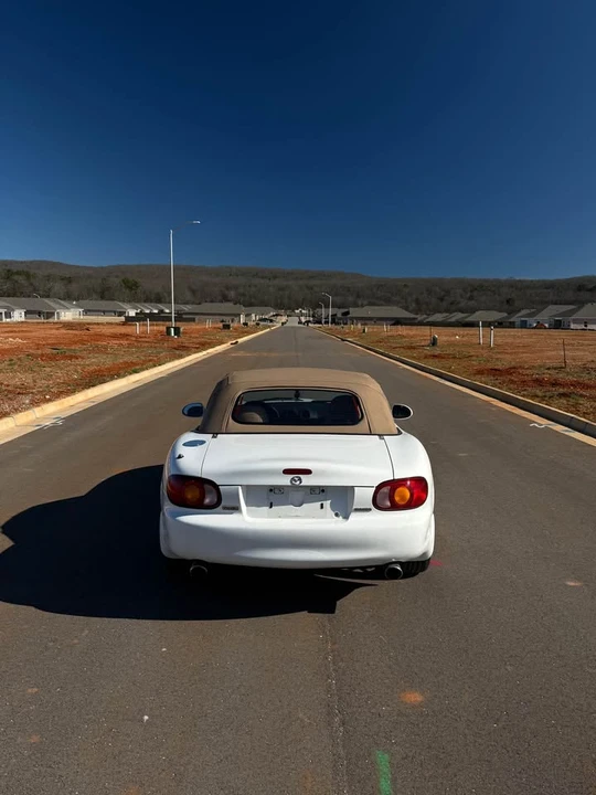 2000 Mazda NB MX-5 Miata - Image 4 of 18