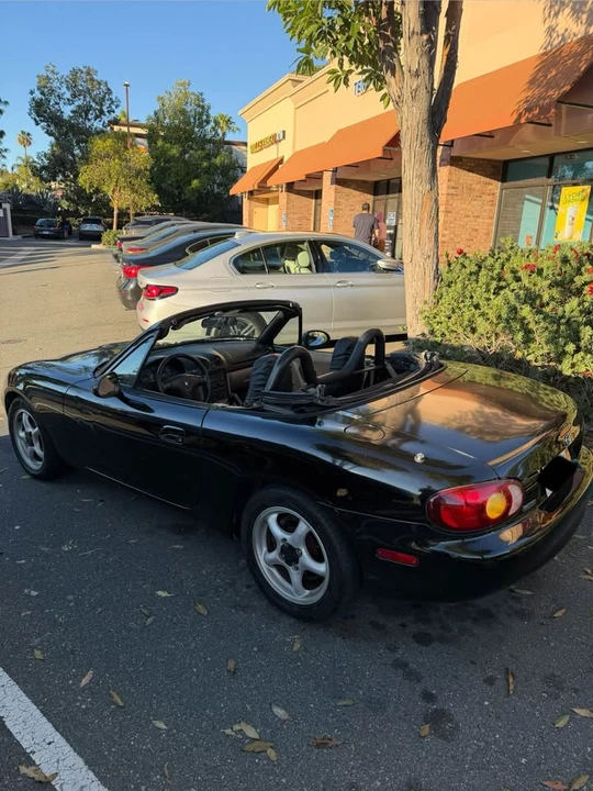 2000 Mazda NB MX-5 Miata - Image 2 of 9