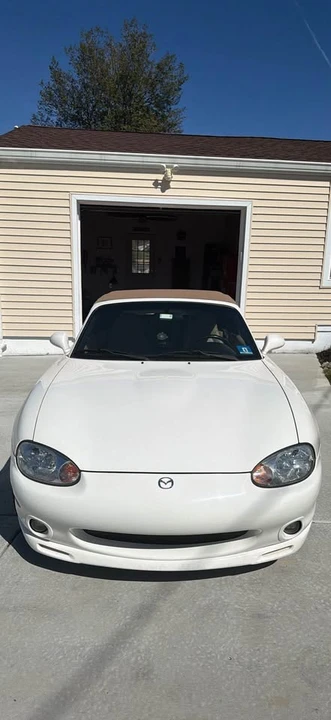 2000 Mazda NB MX-5 Miata - Image 2 of 11