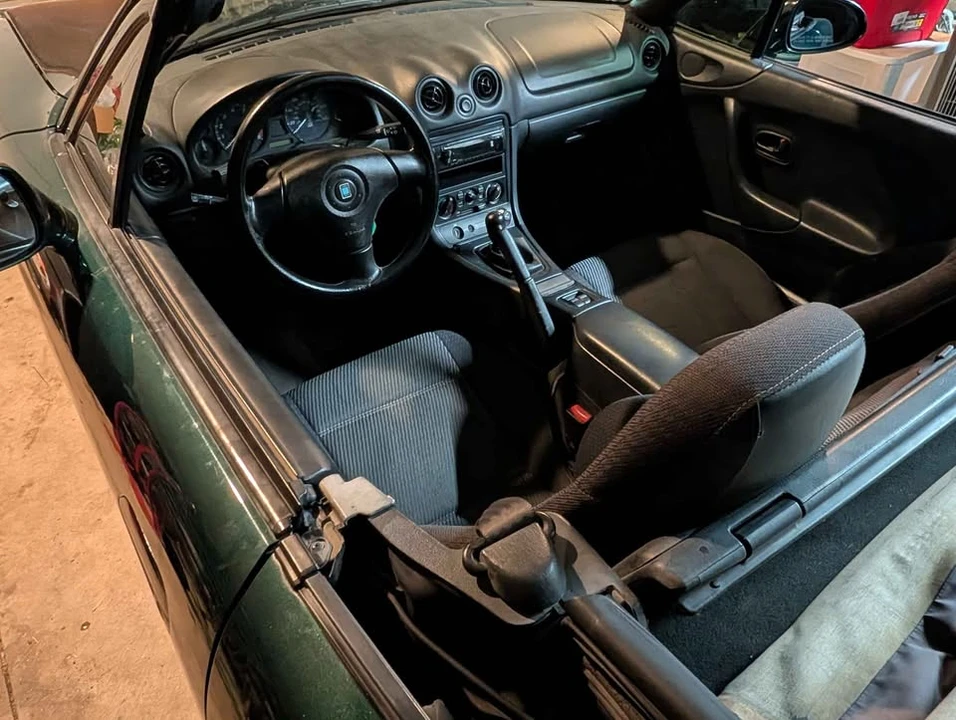 2000 Mazda NB MX-5 Miata - Image 6 of 11