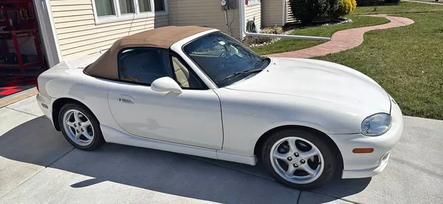 2000 Mazda MX-5 Miata LS