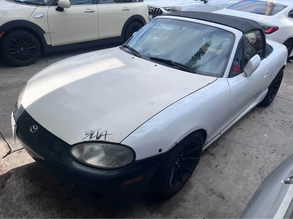 2000 Mazda NB MX-5 Miata - Image 2 of 15