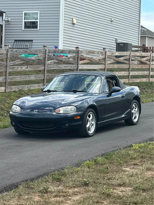 2000 Mazda NB MX-5 Miata - Image 2 of 9