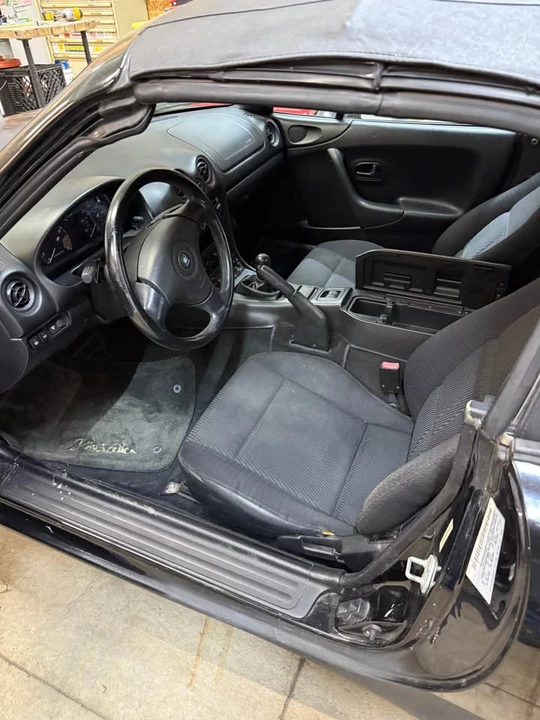 2000 Mazda NB MX-5 Miata - Image 2 of 5