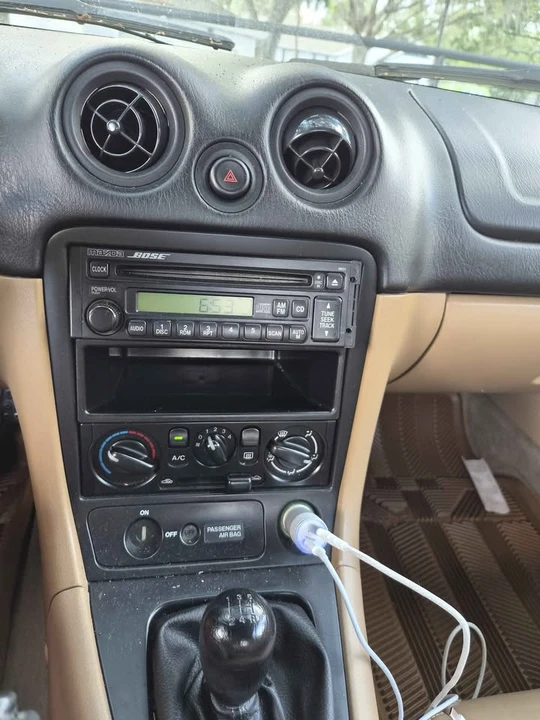 2000 Mazda NB MX-5 Miata - Image 9 of 11