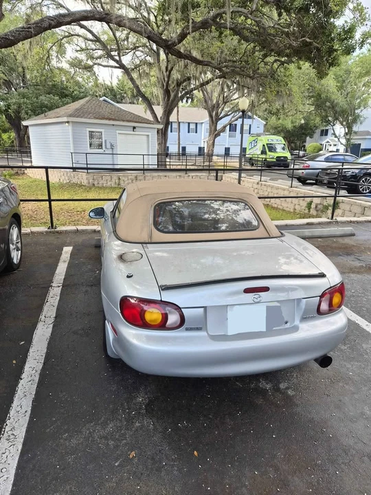2000 Mazda NB MX-5 Miata - Image 2 of 11