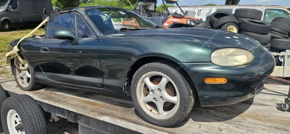 2000 Mazda NB MX-5 Miata - Image 2 of 9