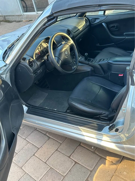 2000 Mazda NB MX-5 Miata - Image 8 of 16