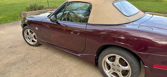 2000 Mazda MX-5 Miata Millennium Edition