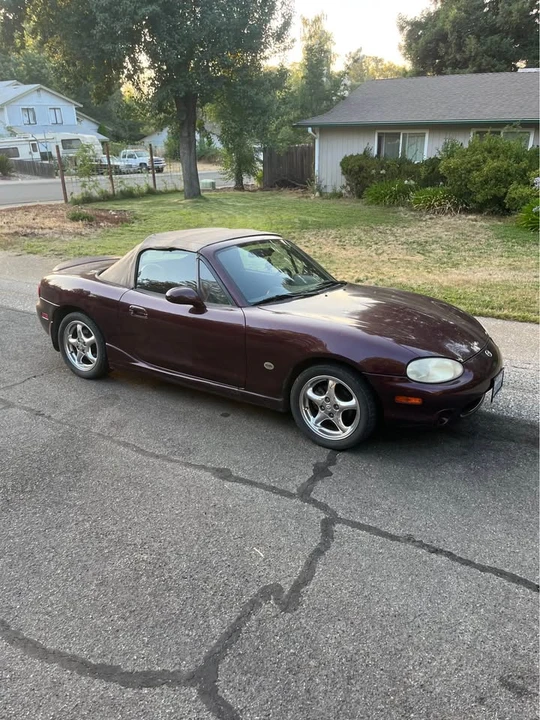 2000 Mazda NB MX-5 Miata - Image 2 of 10