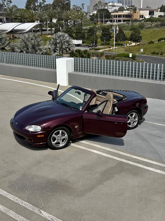 2000 Mazda NB MX-5 Miata - Image 2 of 19