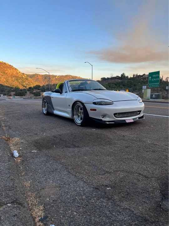 2000 Mazda NB MX-5 Miata - Image 2 of 10