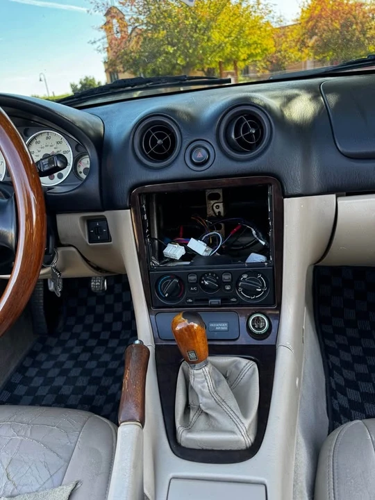 2000 Mazda NB MX-5 Miata - Image 13 of 20