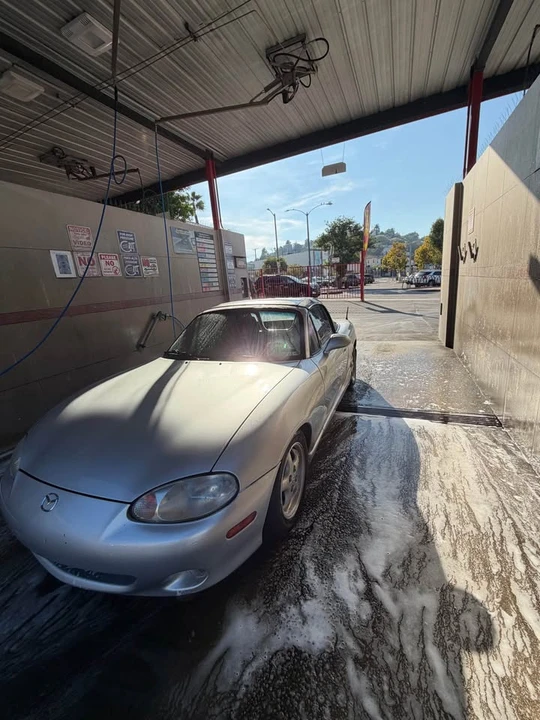 2000 Mazda NB MX-5 Miata - Image 2 of 9