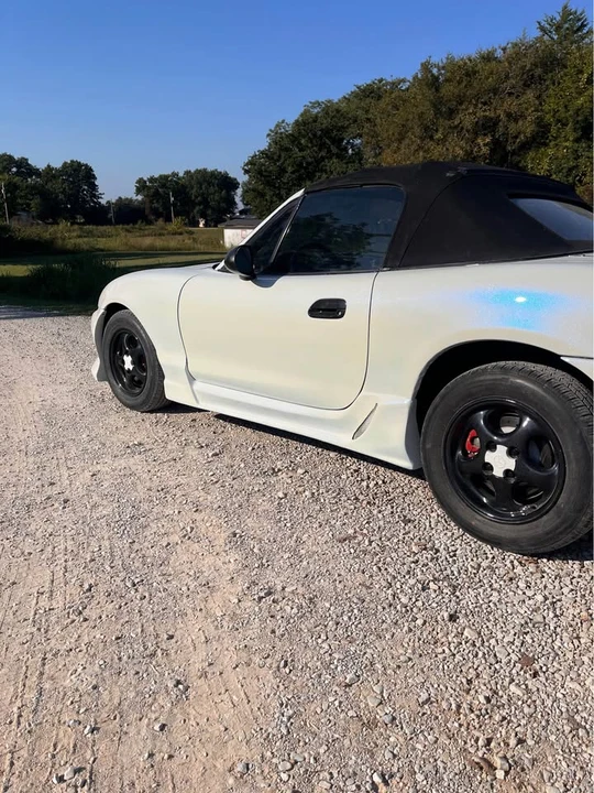 2000 Mazda NB MX-5 Miata - Image 2 of 8