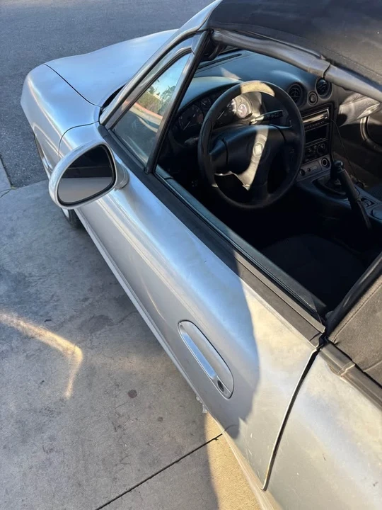 2000 Mazda NB MX-5 Miata - Image 3 of 3