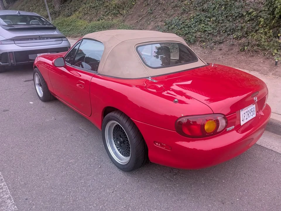 2000 Mazda NB MX-5 Miata - Image 2 of 10